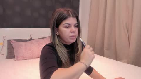 Elly online show from 11-24-25, 08:08