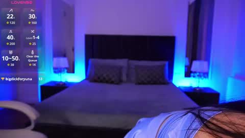 Snapshot of elisevelour chatting on 06-11-26, 01:09 elisevelour online show from 06-11-26, 01:09