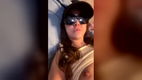 Snapshot of elishacohen33 chatting on 03-25-26, 10:05 elishacohen33 online show from 03-25-26, 10:05