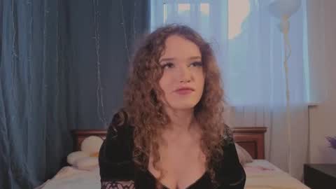 Snapshot of elishahemrich chatting on 06-24-26, 10:36 Shakira online show from 06-24-26, 10:36