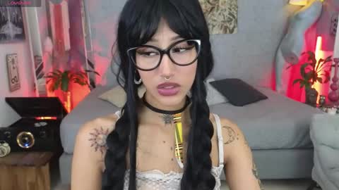 Elissecinnamon online show from 05-24-26, 10:04