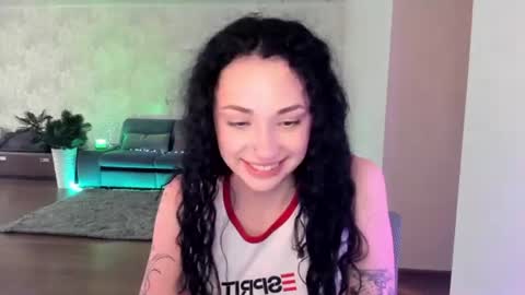 Snapshot of elisskriter chatting on 06-12-26, 12:15 Eliss online show from 06-12-26, 12:15