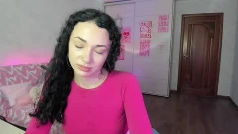 Snapshot of elisskriter chatting on 06-15-26, 12:18 Eliss online show from 06-15-26, 12:18