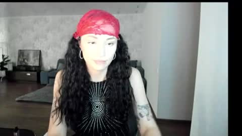 Snapshot of elisskriter chatting on 07-20-26, 12:18 Eliss online show from 07-20-26, 12:18
