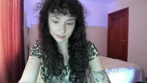 Snapshot of elisskriter chatting on 07-28-26, 02:13 Eliss online show from 07-28-26, 02:13