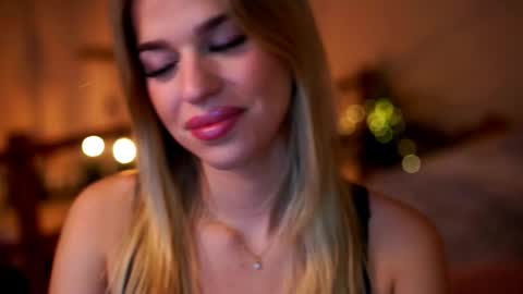 Snapshot of elister_alison chatting on 10-15-25, 09:09 Sunflower online show from 10-15-25, 09:09