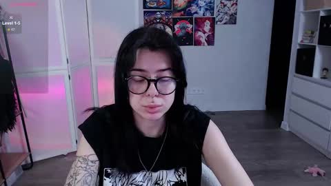 Snapshot of eliza_benet_ chatting on 01-22-25, 01:31 Ari online show from 01-22-25, 01:31