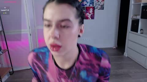 Snapshot of eliza_benet_ chatting on 02-08-25, 04:36 Ari online show from 02-08-25, 04:36