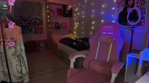 Snapshot of eliza_sadcat chatting on 01-09-25, 06:26 Elizabeth online show from 01-09-25, 06:26