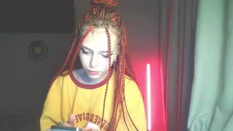 Snapshot of eliza_sadcat chatting on 03-05-25, 05:18 Elizabeth online show from 03-05-25, 05:18