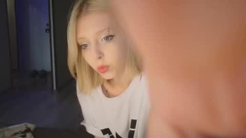 Snapshot of eliza_sadcat chatting on 09-12-25, 12:38 Elizabeth online show from 09-12-25, 12:38