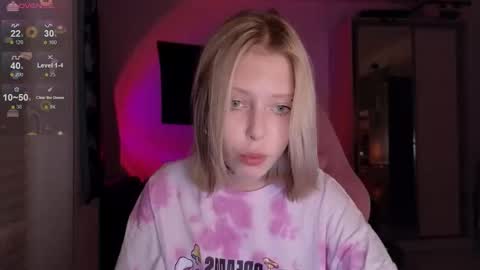 Snapshot of eliza_sadcat chatting on 10-22-25, 04:51 Elizabeth online show from 10-22-25, 04:51