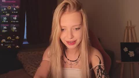 Snapshot of eliza_sadcat chatting on 11-18-25, 12:42 Elizabeth online show from 11-18-25, 12:42