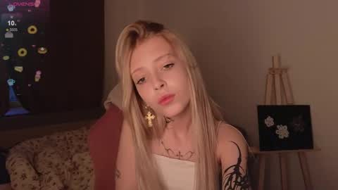 Snapshot of eliza_sadcat chatting on 11-19-25, 01:22 Elizabeth online show from 11-19-25, 01:22