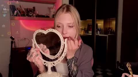 Snapshot of eliza_sadcat chatting on 12-01-25, 09:31 Elizabeth online show from 12-01-25, 09:31