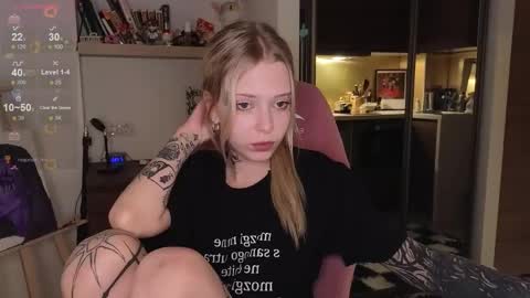 Snapshot of eliza_sadcat chatting on 12-15-25, 06:56 Elizabeth online show from 12-15-25, 06:56