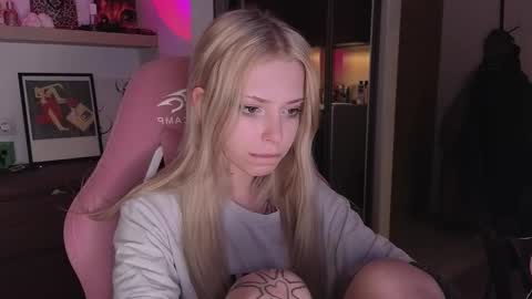 Elizabeth online show from 03-25-26, 06:47