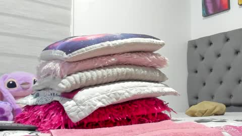 Snapshot of elizabeth_18_ chatting on 01-10-25, 05:47 ELIZA online show from 01-10-25, 05:47