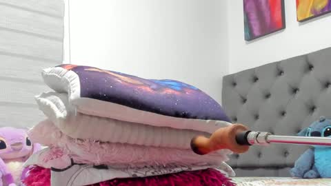 Snapshot of elizabeth_18_ chatting on 01-19-25, 06:20 ELIZA online show from 01-19-25, 06:20
