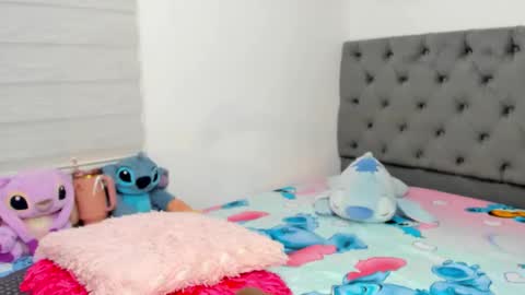 Snapshot of elizabeth_18_ chatting on 11-02-25, 04:37 ELIZA online show from 11-02-25, 04:37