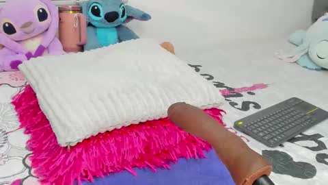 Snapshot of elizabeth_18_ chatting on 11-17-25, 03:01 ELIZA online show from 11-17-25, 03:01