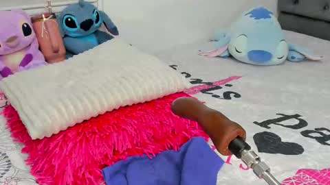 Snapshot of elizabeth_18_ chatting on 11-20-25, 04:01 ELIZA online show from 11-20-25, 04:01