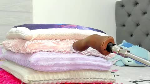 Snapshot of elizabeth_18_ chatting on 02-12-26, 03:23 ELIZA online show from 02-12-26, 03:23