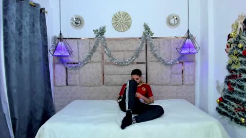 Snapshot of elizabeth_ggh chatting on 12-29-24, 08:58 Girl Melanie And boys Neithan Alex online show from 12-29-24, 08:58