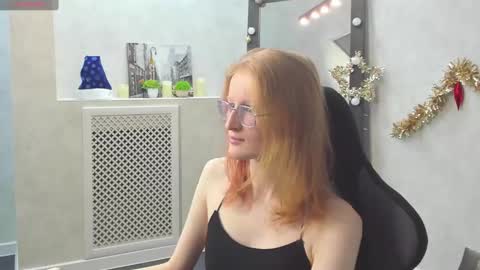 Snapshot of elizabeth_harpper chatting on 01-19-25, 01:00 Elizabeth online show from 01-19-25, 01:00