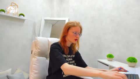 Snapshot of elizabeth_harpper chatting on 03-10-25, 08:15 Elizabeth online show from 03-10-25, 08:15