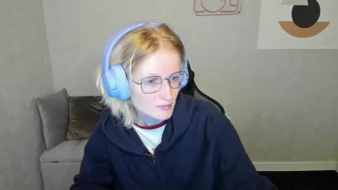 Snapshot of elizabeth_harpper chatting on 09-22-25, 12:56 Elizabeth online show from 09-22-25, 12:56