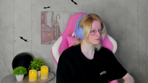 Elizabeth online show from 11-04-25, 01:05