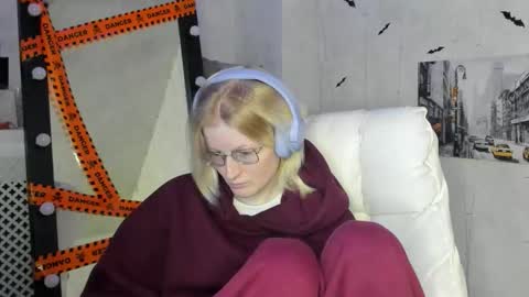 Elizabeth online show from 11-12-25, 02:23