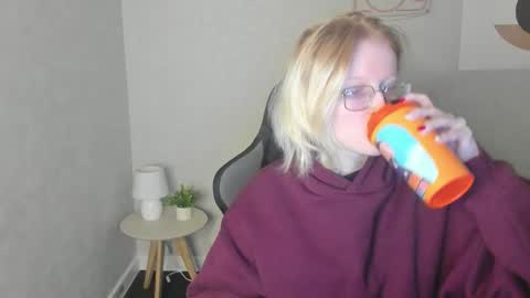 Elizabeth online show from 11-18-25, 01:11