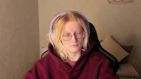 Elizabeth online show from 11-25-25, 01:05