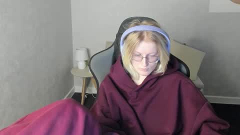 Elizabeth online show from 12-02-25, 01:00