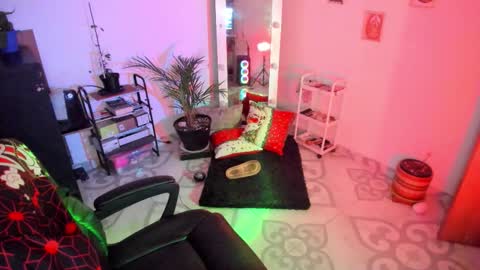 Elizabeth Martinez online show from 11-27-25, 10:45