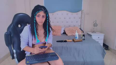 Snapshot of elizabeth_santos1 chatting on 05-16-26, 12:40 Elizabeth online show from 05-16-26, 12:40