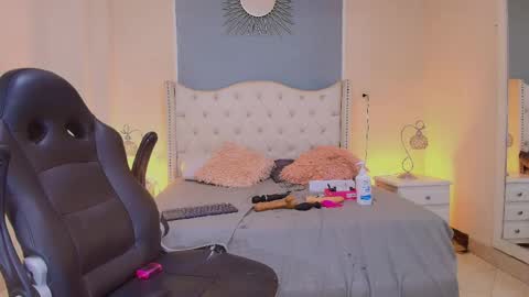 Snapshot of elizabeth_santos1 chatting on 05-30-26, 10:12 Elizabeth online show from 05-30-26, 10:12