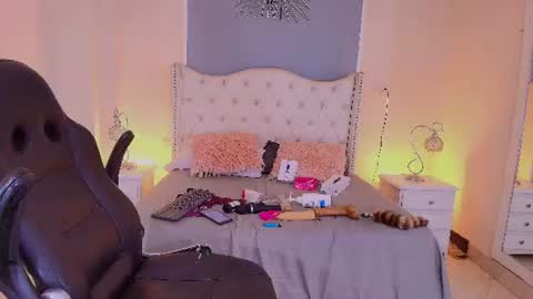 Snapshot of elizabeth_santos1 chatting on 06-18-26, 09:14 Elizabeth online show from 06-18-26, 09:14
