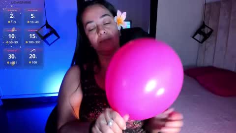 Snapshot of elizabethevan_ chatting on 11-21-25, 01:54 Lucia Vonne online show from 11-21-25, 01:54