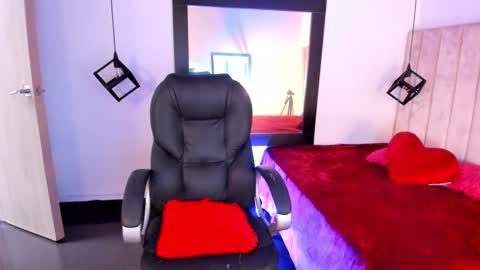 Snapshot of elizabethevan_ chatting on 11-26-25, 01:12 Lucia Vonne online show from 11-26-25, 01:12