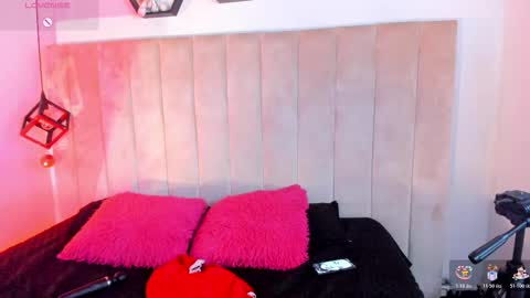 Lucia Vonne online show from 12-16-25, 01:16