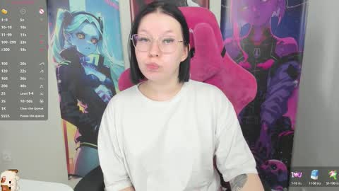 Snapshot of elizabethflowerr chatting on 10-08-25, 07:39 Eli online show from 10-08-25, 07:39