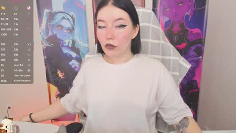 Snapshot of elizabethflowerr chatting on 10-17-25, 04:15 Eli online show from 10-17-25, 04:15