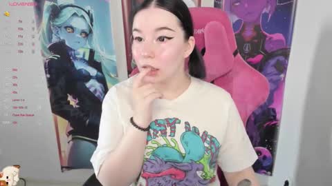 Snapshot of elizabethflowerr chatting on 11-17-25, 03:23 Eli online show from 11-17-25, 03:23