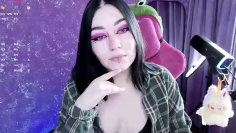 Snapshot of elizabethflowerr chatting on 06-15-26, 01:08 Eli online show from 06-15-26, 01:08