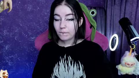 Snapshot of elizabethflowerr chatting on 07-14-26, 01:30 Eli online show from 07-14-26, 01:30