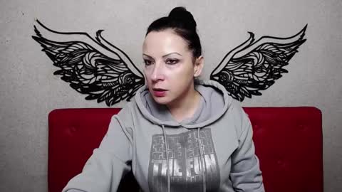 ElizabethSho online show from 01-19-25, 06:10