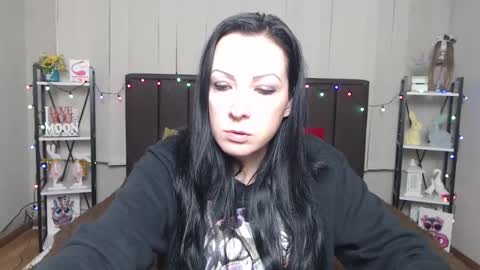 ElizabethSho online show from 01-21-25, 09:15